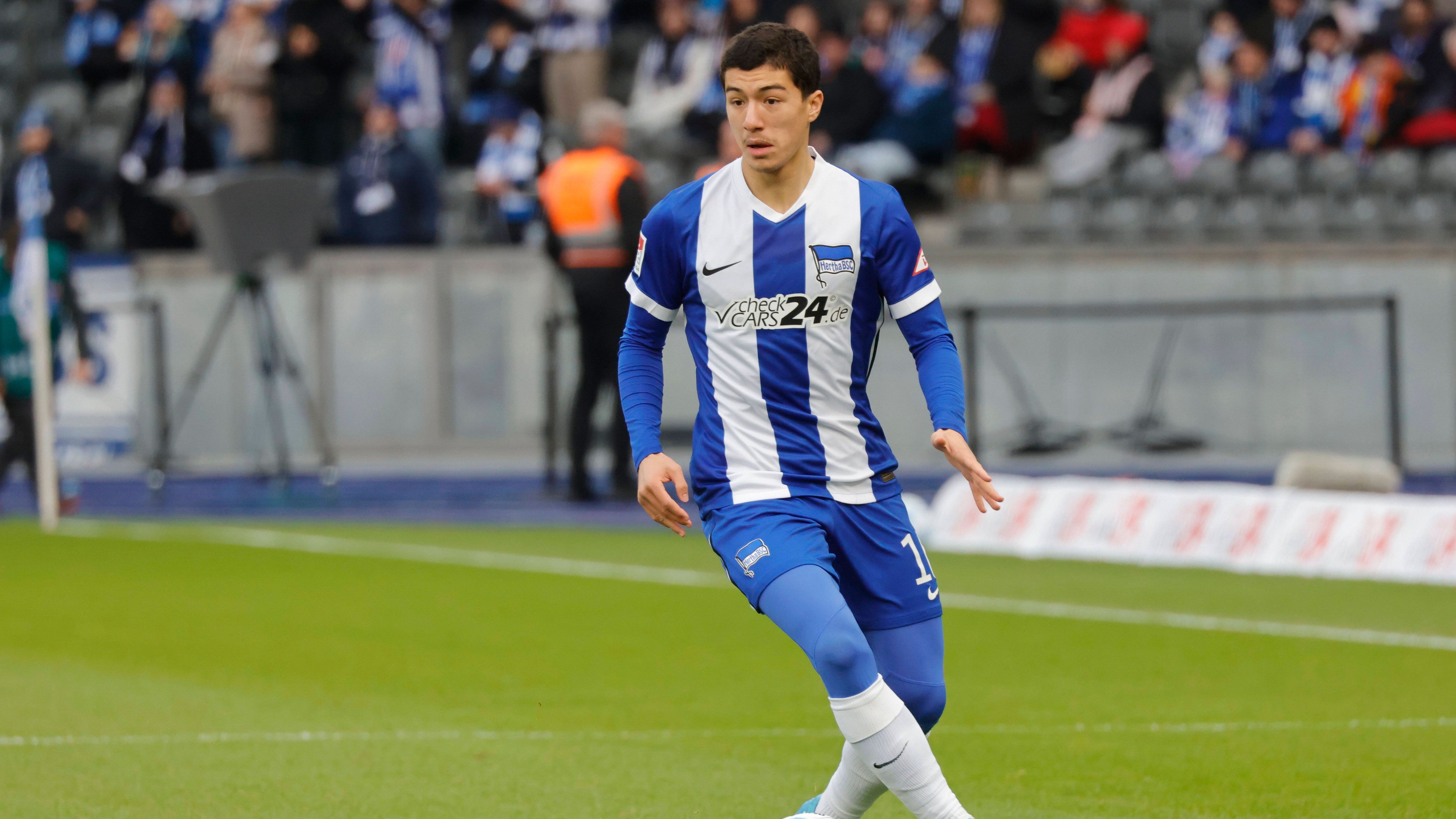 <strong>Ibrahim Maza (Hertha BSC)</strong><br>Maza hatte erst im Sommer seinen Vertrag bei der Hertha bis 2027 verlängert, allerdings soll der Youngster nun über eine Ausstiegsklausel von 10 Millionen Euro verfügen. Neben Atletico Madrid sind wohl mehrere Top-Klubs hinter Maza her - unter anderem auch der VfB Stuttgart und Newcastle United.