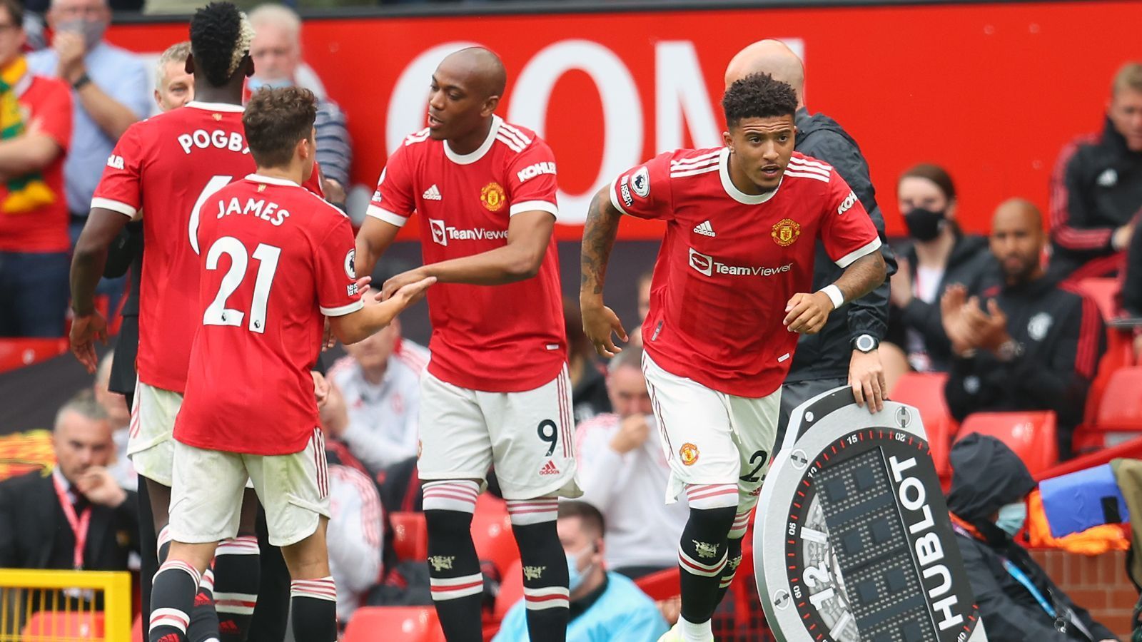 
                <strong>Manchester United (England)</strong><br>
                Ebenfalls ordentlich in die Tasche langte Manchester United für Jadon Sancho (re.). Der Vizemeister zahlte für den englischen Nationalspieler wohl 85 Millionen Euro Ablöse an Borussia Dortmund. Zuletzt gewann ManUnited die Champions League im Jahr 2008, zuvor 1999 durch das unglaubliche Comeback in den Schlussminuten gegen die Bayern. Damals stand der heutige United-Coach Ole Gunnar Solskjaer noch selbst mit auf dem Platz und war maßgeblich an der Wende beteiligt. 
              