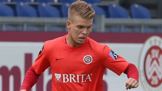 
                <strong>Daniel Wein</strong><br>
                Abwehr: Daniel Wein (SV Wehen Wiesbaden).
              