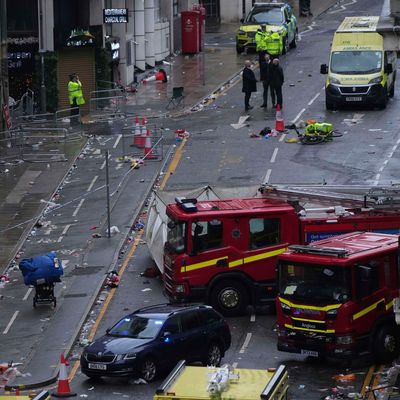 Siegerparade in Liverpool - Auto fährt in Menschenmenge