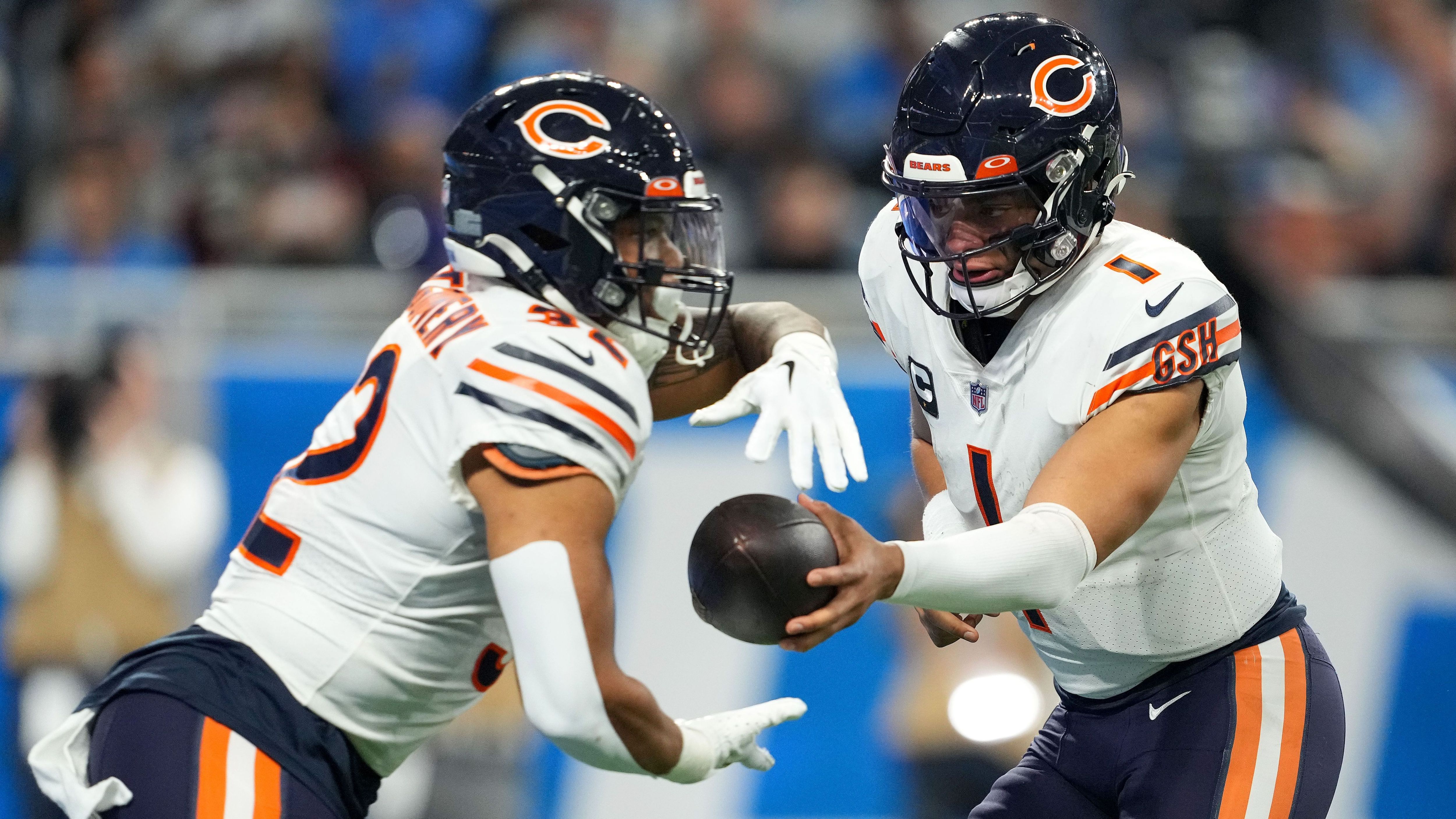 
                <strong>First Overall Pick 2023: Ausgangslage der Bears</strong><br>
                Die Bears hingegen sind seit neun Spielen ohne Sieg und schlitterten entsprechend über die Wochen immer weiter in der Draft-Reihenfolge nach unten. In Week 18 trifft Chicago auf die Minnesota Vikings.
              
