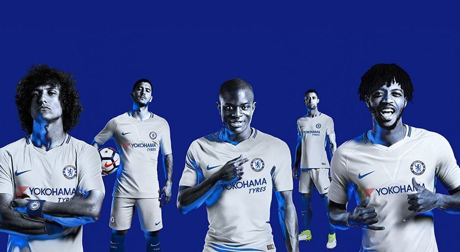 
                <strong>FC Chelsea - Auswärtstrikot 2017/2018</strong><br>
                .. Auswärtstrikot der Saison 2017/2018! Statt in blau, treten die Kicker aus London auf fremden Terrain in weiß auf. Yokohama Tyres ziert wie in der vergangenen Spielzeit die Brust als Sponsor.
              