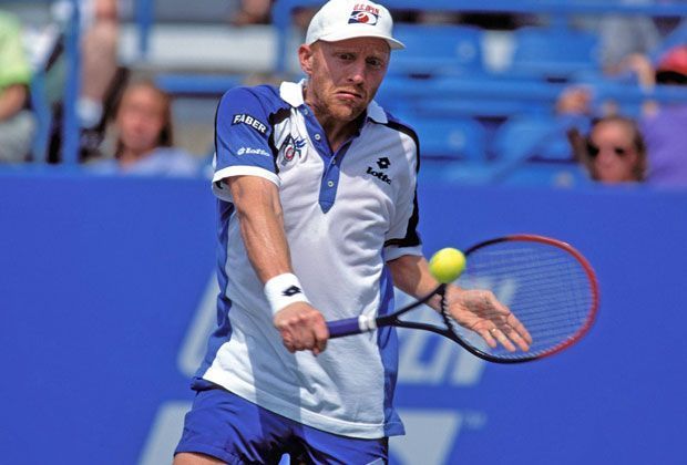 
                <strong>Boris Becker (1995)</strong><br>
                Das Bild zeigt Boris Becker bei dem letzten US-Open-Auftritt seiner Spielerkarriere. 1995 schied Becker im Halbfinale gegen den damaligen Top-Akteur Andre Agassi aus.
              
