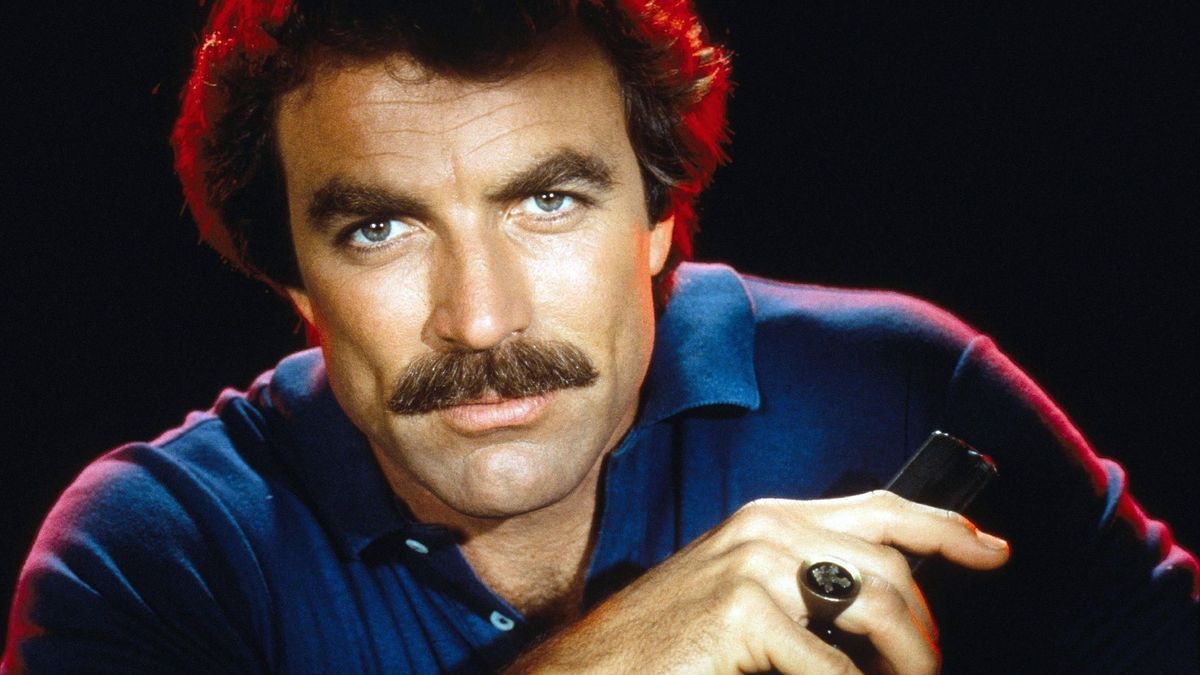 Wenn wir an einen Schnauzbart denken, dann an ihn: Tom Selleck in "Magnu, P.I." (1980).