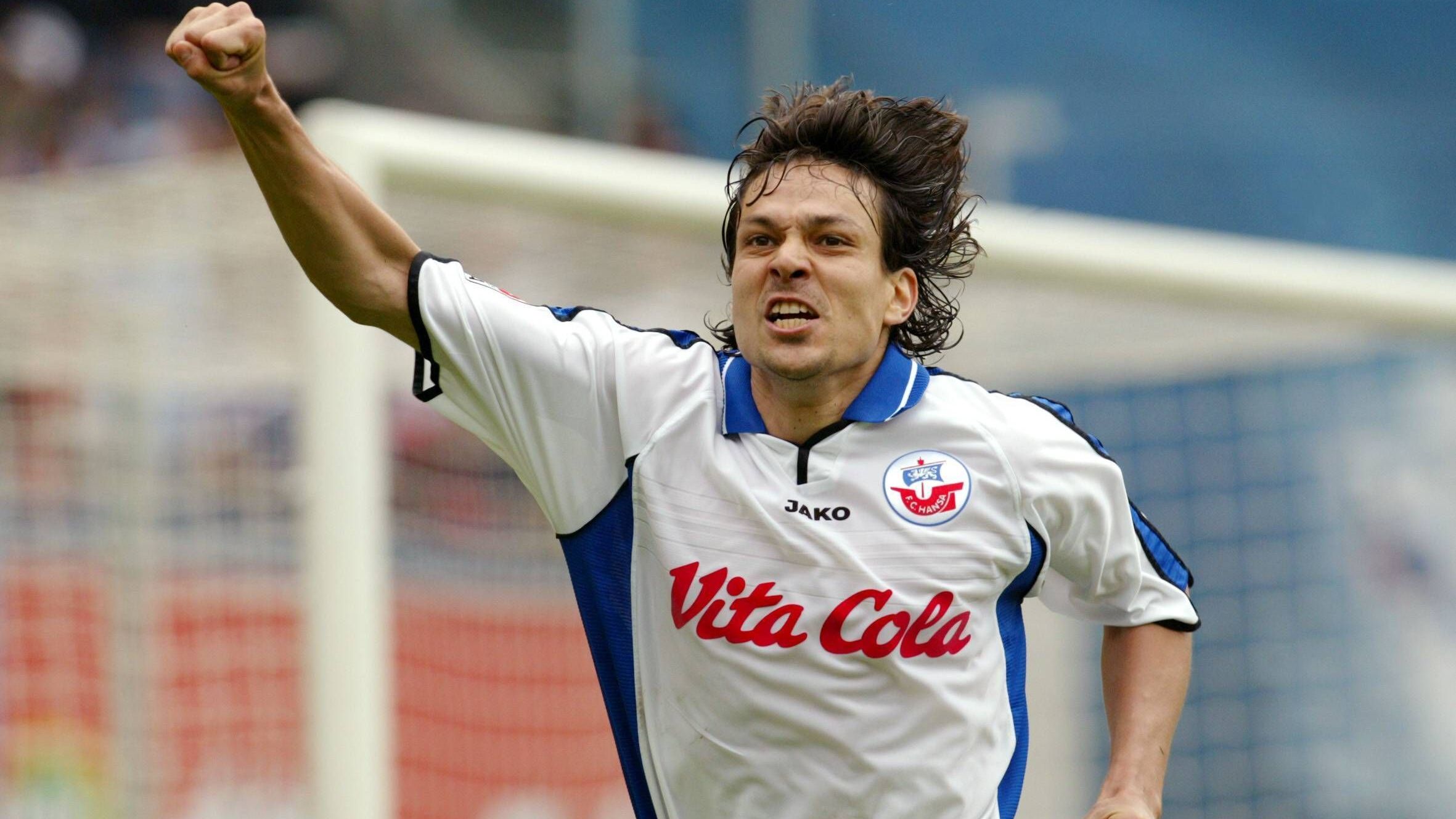 <strong>Jari Litmanen (Hansa Rostock)</strong><br>Der Finne sollte Hansa Rostock in der Saison 2004/05 vor dem Abstieg retten, kam zur Rückrunde, erzielte einen Treffer und musste mit dem Verein den Gang in Liga zwei antreten. In der Folge lehnte er einen Vertrag für das Unterhaus ab und flüchtete nach Schweden.