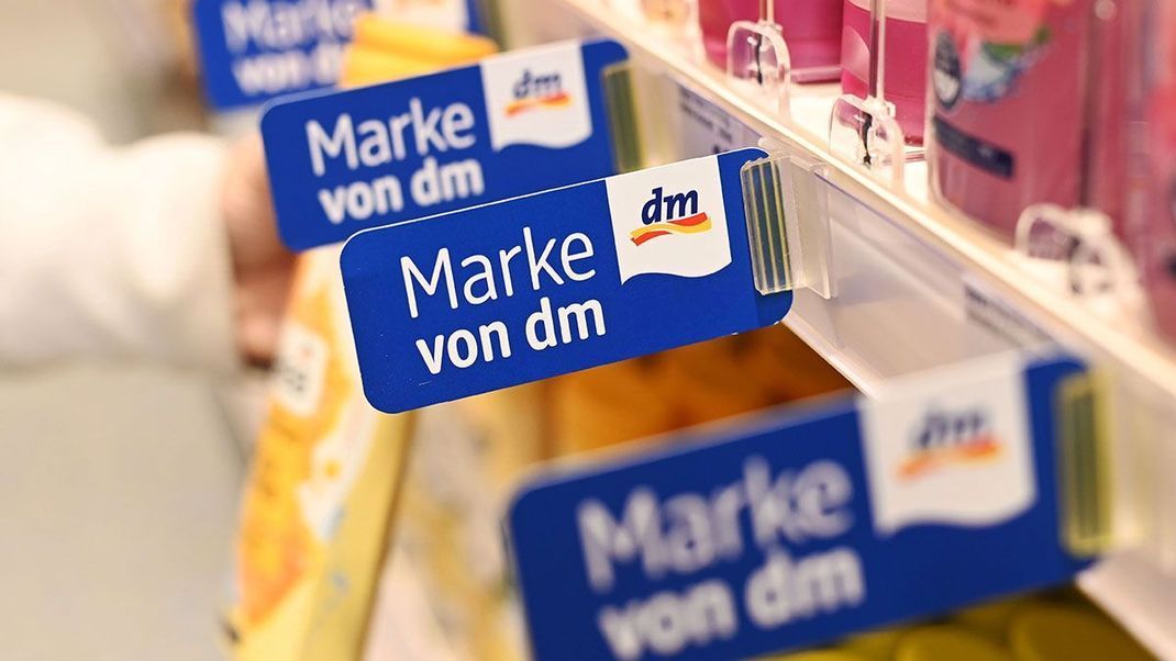 Rossmann, dm, Müller und Co. – wir nehmen die Eigenmarken der Produkte unter die Lupe!