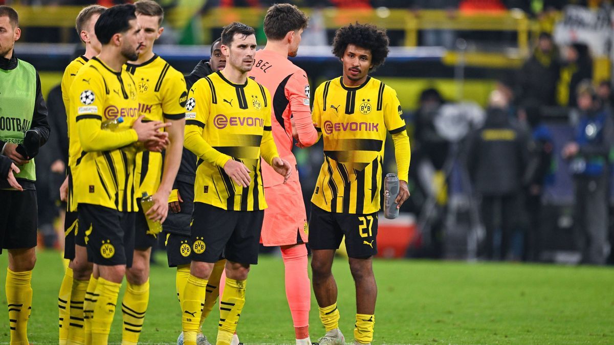 04.03.2025, Fussball UEFA Champions League 2024 2025, Achtelfinale, Borussia Dortmund - Lille OSC, im Signal-Iduna-Park, Pascal Groß (Borussia Dortmund), Torwart Gregor Kobel (Borussia Dortmund), K...