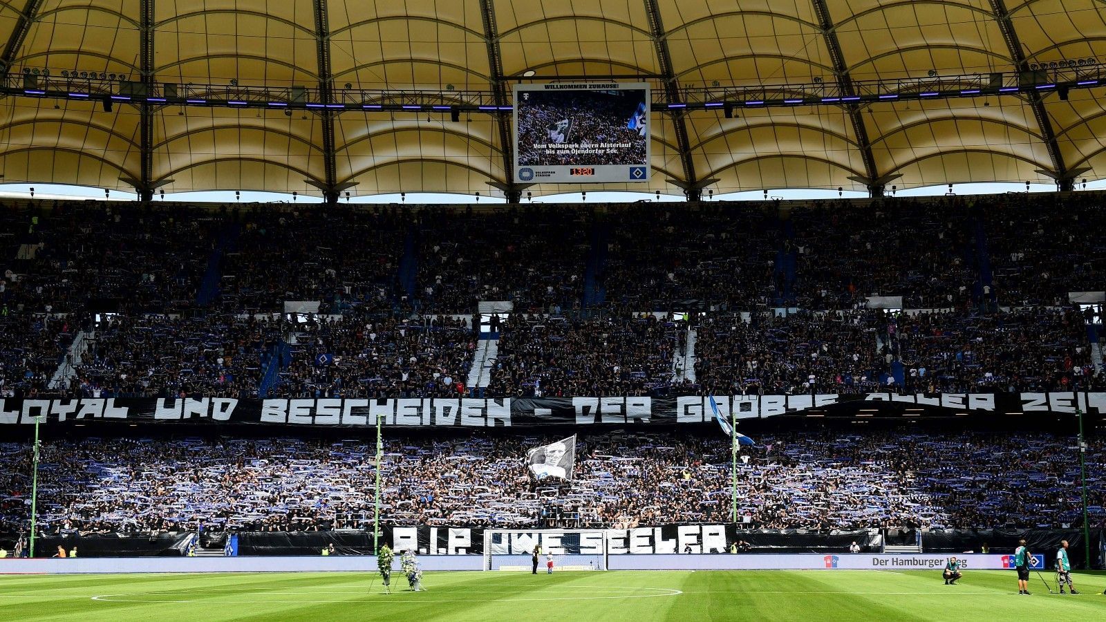 
                <strong>"Loyal und bescheiden - der Größte aller Zeiten"</strong><br>
                Die Botschaft der Fans ist eindeutig. "Loyal und bescheiden - der Größte aller Zeiten"
              