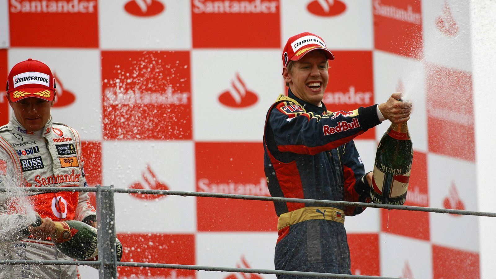 
                <strong>Märchenhaftes Wochenende im regnerischen Monza</strong><br>
                Einmal mehr gab Vettel Gas, feierte 2008 als 21-Jähriger im Regen von Monza als jüngster Fahrer der Geschichte seinen ersten Sieg - die Beförderung zu Red Bull Racing zur Saison 2009 war die logische Folge.
              