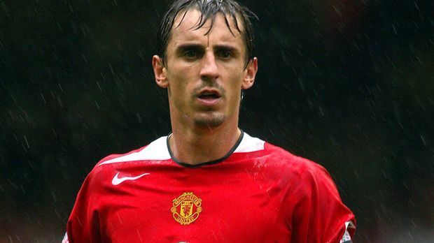 
                <strong>Abwehr: Gary Neville</strong><br>
                Für die Abwehr ist der 42-Jährige gesetzt. Er spielte in seiner Karriere nur für Manchester United, von 1991 bis 2011. "Neville muss dabei sein, er ist der beste rechte Verteidiger", so Terry.
              