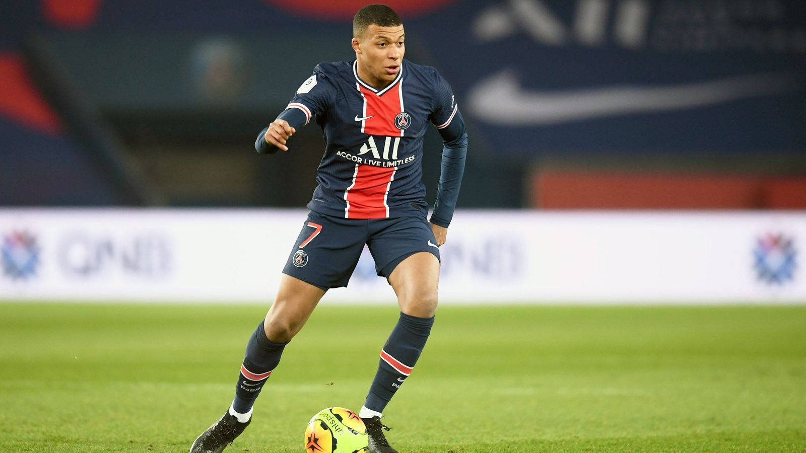 
                <strong>Angriff: Kylian Mbappe (Paris St. Germain)</strong><br>
                Gesamtstärke in FIFA 21: 90 - Alter: 22 Jahre - Nationalität: Frankreich
              