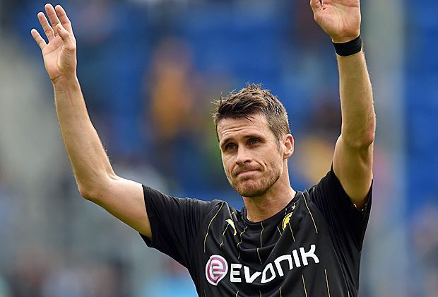 
                <strong>Sebastian Kehl (Borussia Dortmund)</strong><br>
                263 Liga-Spiele bestritt Kehl für den BVB, er wurde drei Mal Deutscher Meister und holte 2012 den Pokal. Gegen Bremen wird er sich nun vom Heim-Publikum verabschieden. Die ganz große Abschiedsparty soll aber erst eine Woche später beim DFB-Pokalfinale gegen Wolfsburg stattfinden.
              