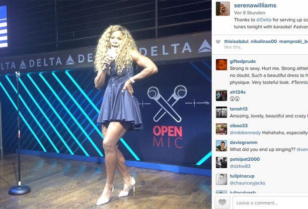 
                <strong>Serena Williams</strong><br>
                In Erwartung der US Open versucht sich Serena Williams als Gesangstalent. Ob die Nummer 1 im Frauentennis auch bei der Karaoke als Siegerin hervorging?
              