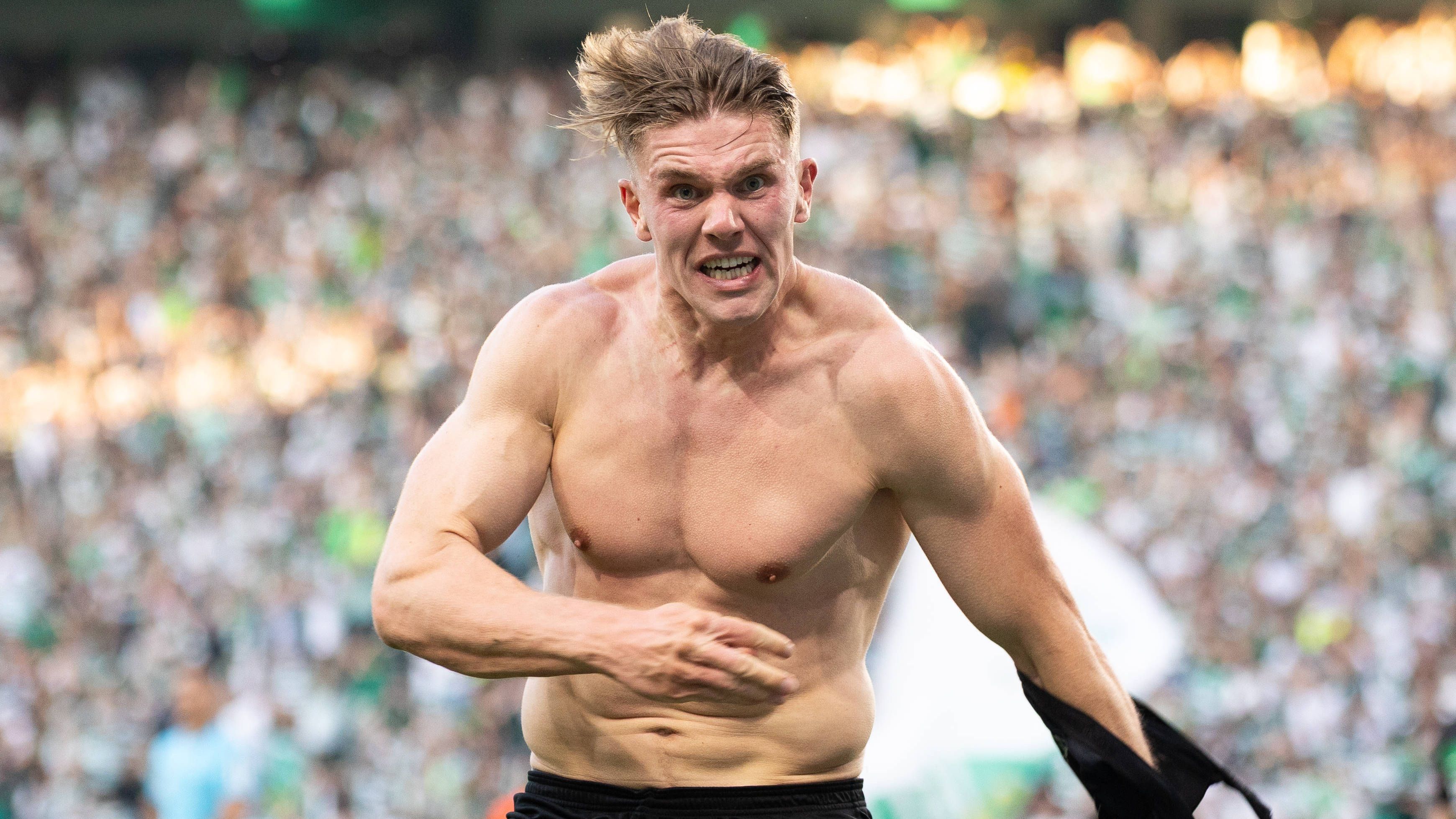 <strong>Viktor Gyökeres (Sporting Lissabon)</strong><br>Viktor Gyökeres ist in diesem Sommer eine der heißesten Aktien auf dem Transfermarkt. Seit Monaten wird spekuliert, wo der Stürmer von Sporting Lissabon in der kommenden Saison spielen könnte. Nun nähert sich die Transfer-Saga um den 27-jährigen Schweden dem Ende, ein interessierter Klub macht ernst...