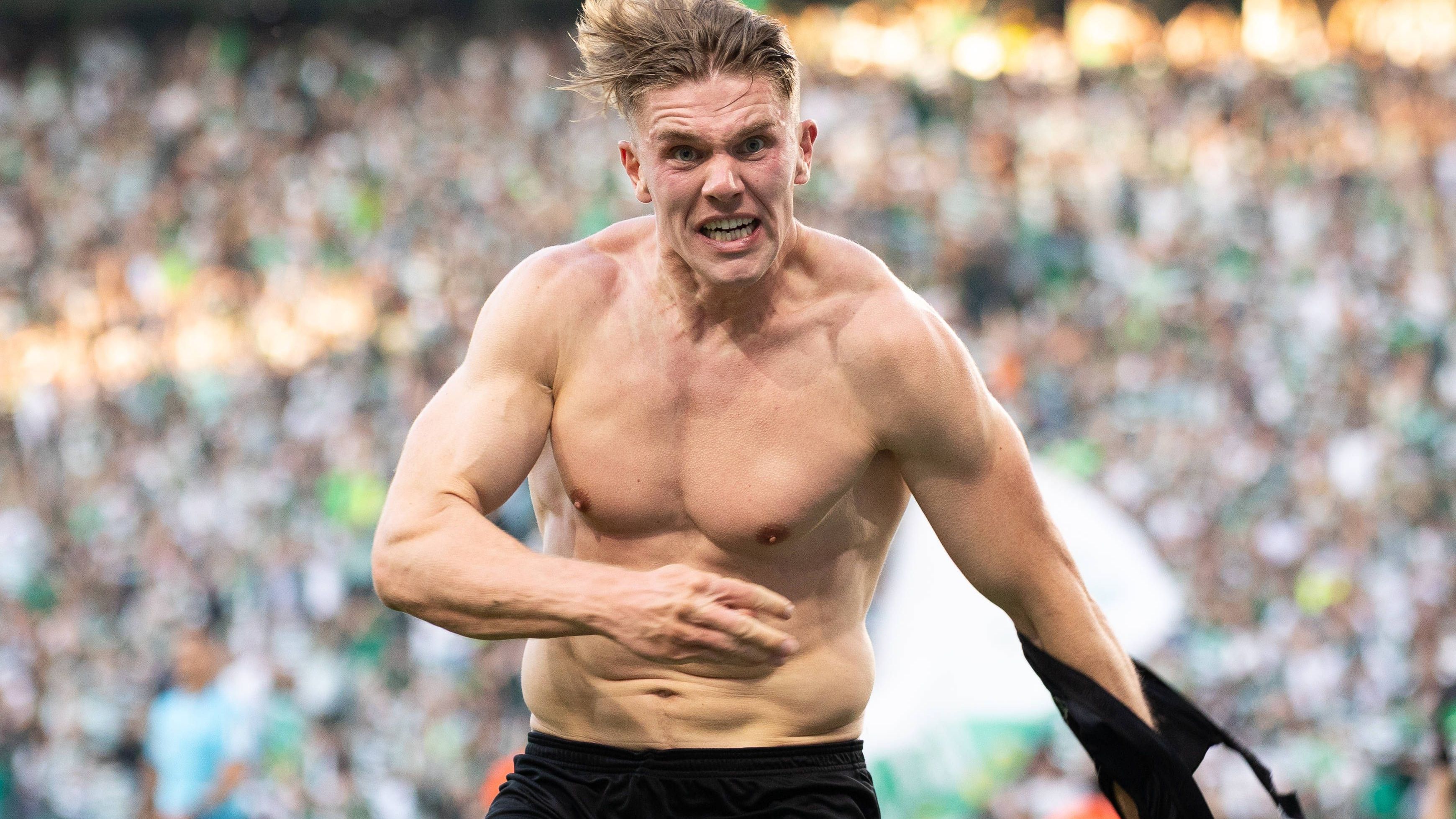 <strong>Viktor Gyökeres (Sporting Lissabon)</strong><br>Viktor Gyökeres ist in diesem Sommer eine der heißesten Aktien auf dem Transfermarkt. Seit Monaten wird spekuliert, wo der Stürmer von Sporting Lissabon in der kommenden Saison spielen könnte. Nun nähert sich die Transfer-Saga um den 27-jährigen Schweden dem Ende, ein interessierter Klub macht ernst...