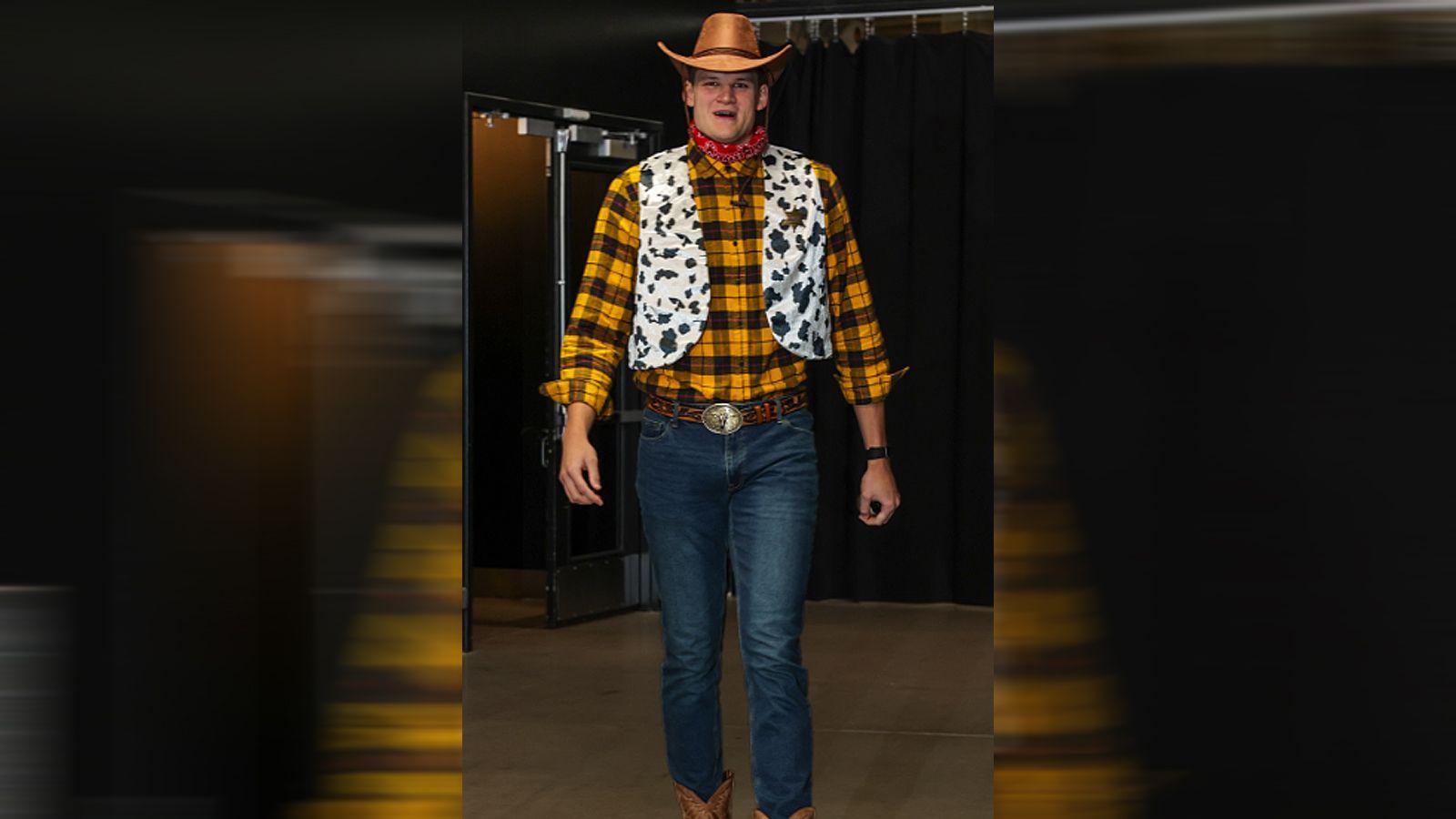 <strong>Walker Kessler (Utah Jazz)</strong><br>Sextons Teamkollegen erschien hingegen deutlich weniger furchterregend, er verkleidete sich als "Woody", dem Sheriff aus dem Disney-Pixar-Film "Toy Story".