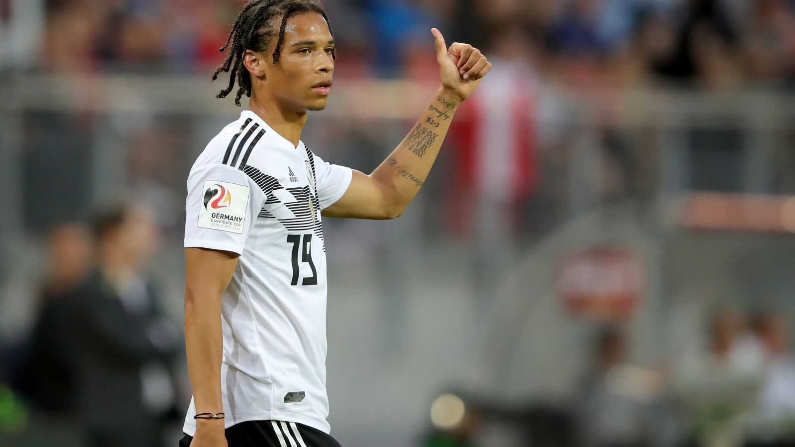 
                <strong>Gewinner: Leroy Sane</strong><br>
                Ganz einfach: Er war nicht dabei. Seine Ausbootung rief das meiste Unverständnis hervor. Er darf sich als der große Gewinner fühlen.
              