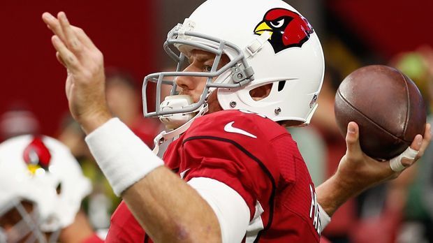 
                <strong>Arizona Cardinals</strong><br>
                2. Platz - Arizona Cardinals: Die Cardinals sind sehr souverän und konstant durch die Saison gegangen, kommen bei mir aber nur auf Rang zwei. Ich würde es gar nicht an der Niederlage gegen die Seahawks am letzten Spieltag der Regular Season festmachen. Die war dumm, aber da wurden auch Spieler geschont. Die Cardinals haben mit Carson Palmer einen Super-Quarterback. Palmer ist erfahren und hat schon in den Playoffs gespielt. Palmer hatte in den letzten Jahren wahnsinnig viel Pech. Deshalb hätte er es verdient, mal in den Super Bowl zu kommen. Mit Larry Fitzgerald haben sie einen starken Wide Receiver. Allerdings schmerzt der Ausfall von Tyrann Mathieu sehr. Deshalb reicht es nicht für den ersten Platz.
              