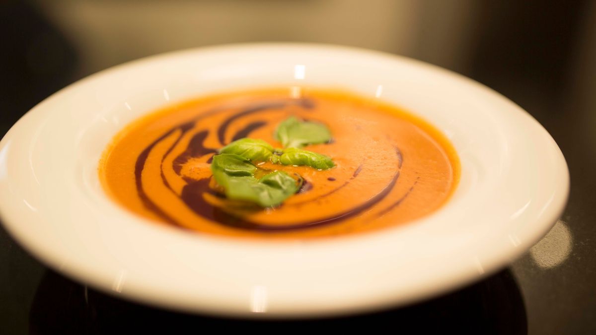 Sommergerichte_Erdbeer Kokos Chili Suppe als Gericht