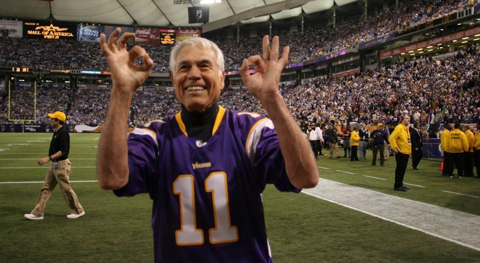 
                <strong>Joe Kapp (Minnesota Vikings)</strong><br>
                Auch die Vikings schlugen am 28. September 1969 ein Team aus Baltimore. Joe Kapp warf sieben Touchdown-Pässe zum 52:14 Sieg für Minnesota gegen die Baltimore Colts.
              