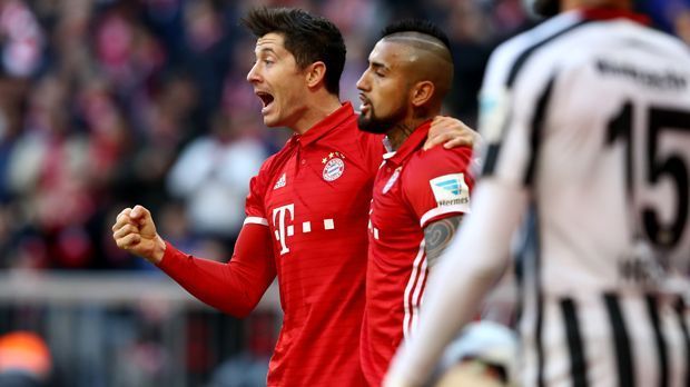 
                <strong>Robert Lewandowski auf Gerd Müllers Spuren</strong><br>
                Robert Lewandowski könnte mit zwei weiteren Saisontoren der erste Spieler seit Gerd Müller im Jahr 1974 werden, der in zwei aufeinanderfolgenden Spielzeiten 30 oder mehr Tore erzielt. Mit nunmehr 149 Bundesliga-Toren ist der Münchner Lewandowski bereits längst der erfolgreichste polnische Torschütze der Bundesliga-Historie.
              