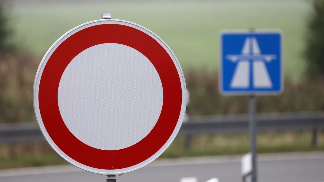 Weil die Fahrbahn saniert wird: Die A9 am Schkeuditzer Kreuz ist teilweise gesperrt (Symbolbild).