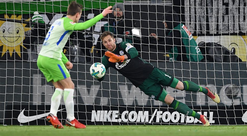 
                <strong>Schalkes Fährmann stellt Elfmeter-Rekord ein</strong><br>
                Mit seinem gehaltenen Elfmeter gegen Paul Verhaegh rettete Torwart Ralf Fährmann Schalkes 1:0-Sieg in Wolfsburg. Dadurch stellte der 29-Jährige zudem einen bestehenden Rekord unter den noch aktiven Bundesliga-Torhütern ein. Fährmann zog durch seinen neunten gehaltenen Strafstoß mit Leverkusens Bernd Leno gleich. (Quelle: optafranz/twitter)
              