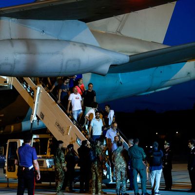 Erster Evakuierungsflug von Niger nach Rom