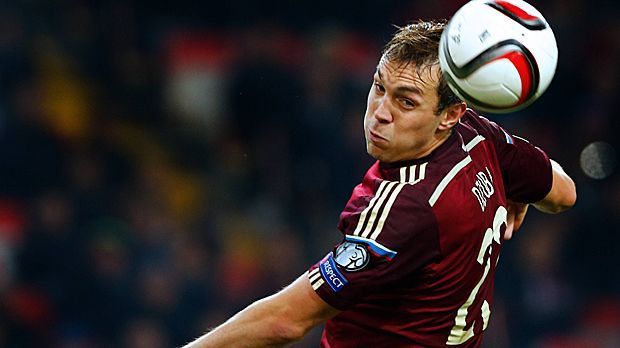 
                <strong>Auf der Bank: Artem Dzyuba (Russland)</strong><br>
                Auf der Bank: Artem Dzyuba (Russland). Der Mittelstürmer weiß, wo der Kasten steht. Bester Beweis: In seinen acht Quali-Einsätzen netzt er acht Mal ein. Sein Geld verdient der 27-Jährige bei Zenit St. Petersburg.
              