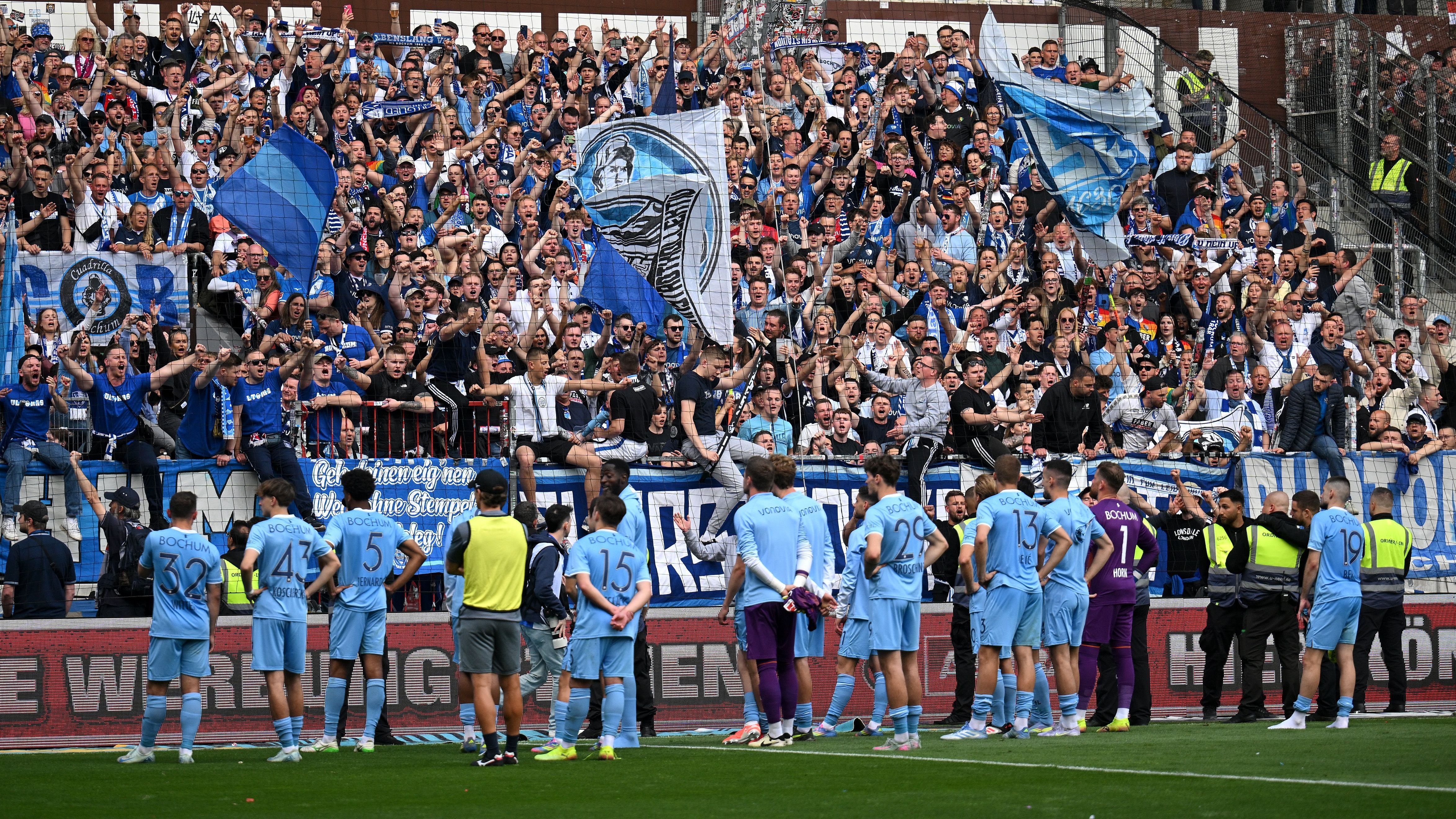 <strong>Platz 10:&nbsp;VfL Bochum</strong><br>• Durchschnittliche Anzahl an Auswärtsfans: 3.147<br>• Höchste Anzahl an Auswärtsfahrern: 8.100 (in Dortmund)<br>• Niedrigste Anzahl an Auswärtsfahrern: 950 (in Leipzig)