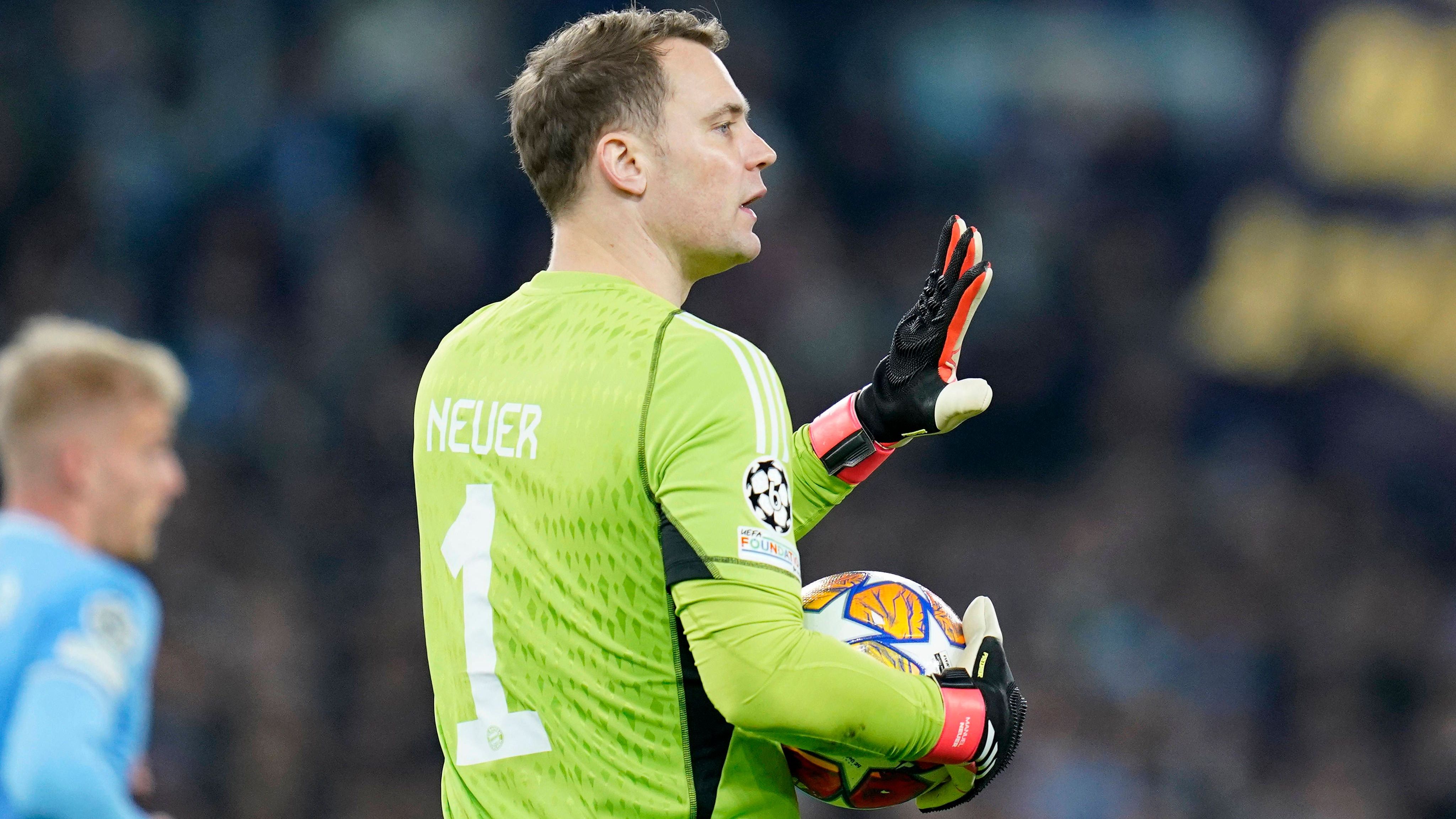 <strong>Manuel Neuer (FC Bayern München)</strong><br>Der Kapitän ist in der ersten Halbzeit kaum gefordert und muss keinen Ball halten. Direkt nach der Pause dann aber mit einer Glanztat gegen den frei auf ihn zulaufenden Isaksen (48.). Beim 0:1 durch Immobiles Strafstoß chancenlos (69.), verhindert bei Pedros Schuss immerhin das 0:2 (90.). <strong><em>ran</em>-Note: 3</strong>