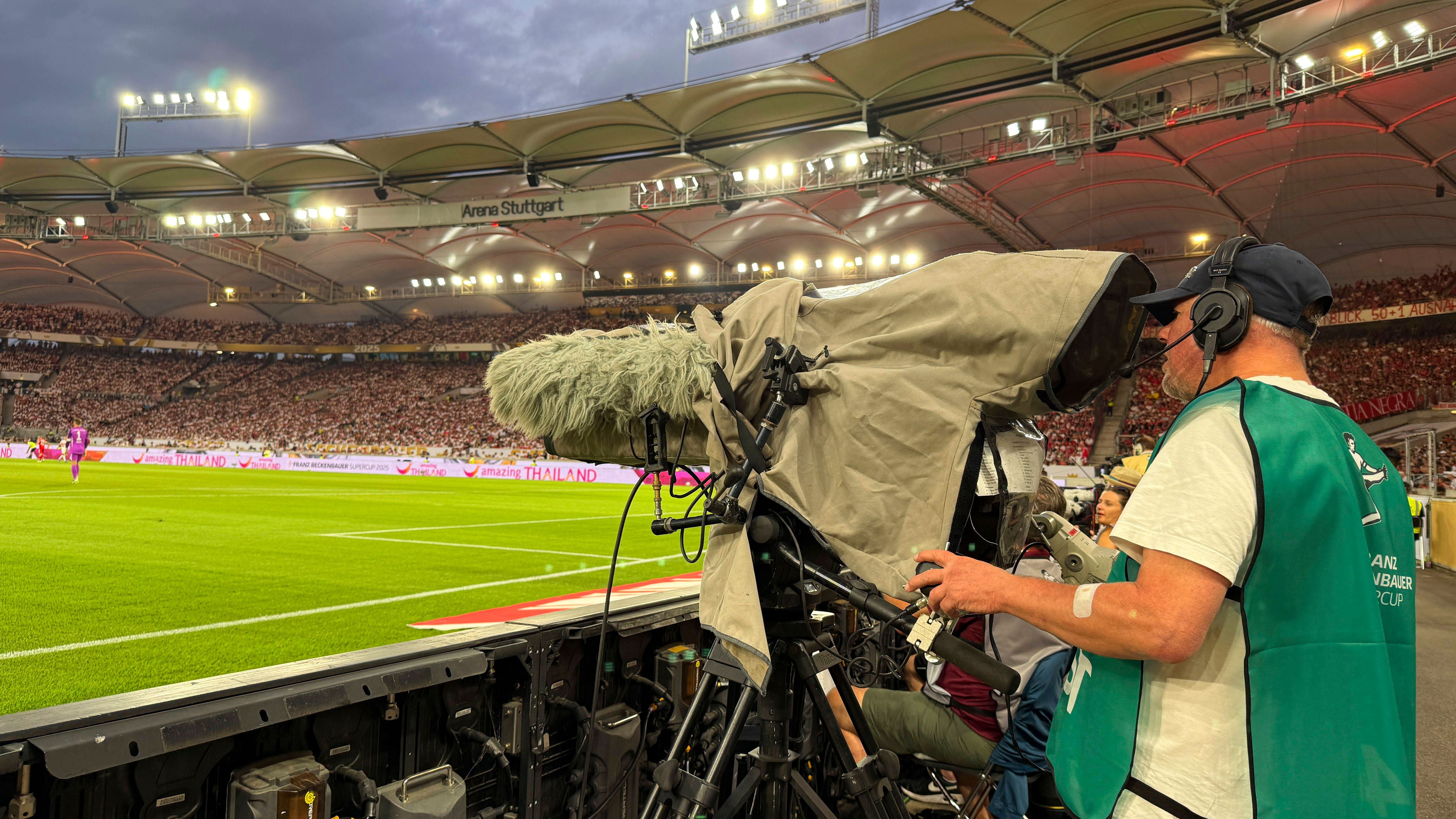 Die Bundesliga startet am Freitag in ihre neue Saison. Zu den größten Einnahmequellen der Klubs zählen die Millionen aus der Vermarktung von TV-Rechten. <strong><em>ran</em></strong> zeigt in einem Ranking, wer das meiste Geld bekommt. (Quelle: "kicker")