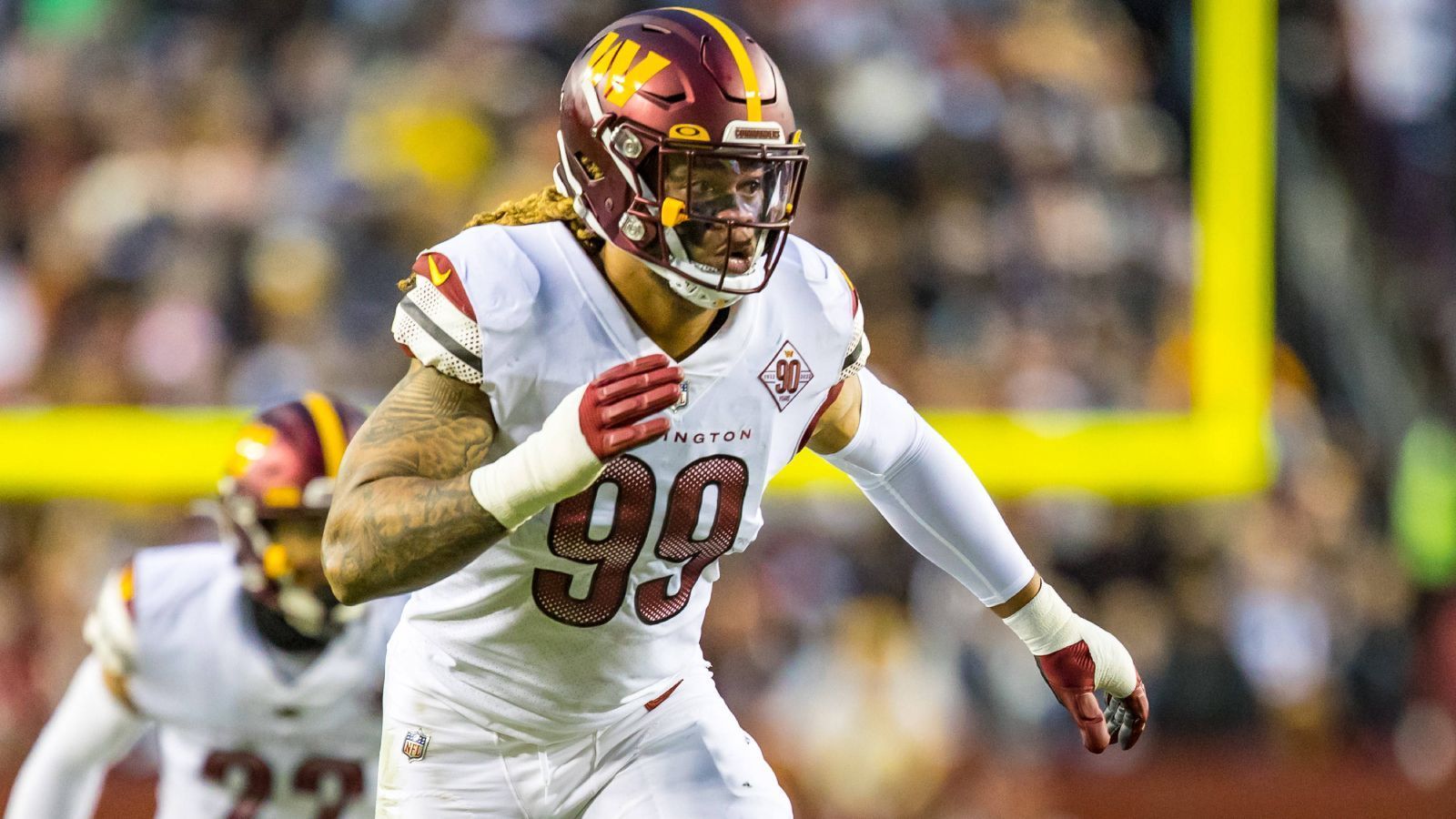 
                <strong>Platz 49: Chase Young</strong><br>
                &#x2022; Team: Washington Commanders<br>&#x2022; Position: Defensive End<br>&#x2022; Platzierung im Vorjahr: 42<br>
              