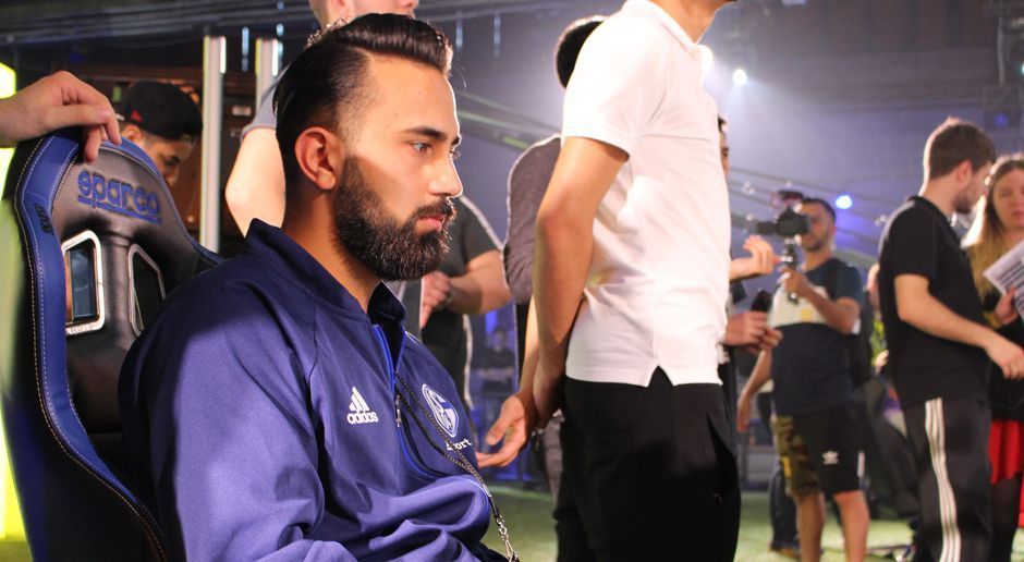 
                <strong>Cihan "Cihan" Yasarlar (Schalke 04 Esports)</strong><br>
                Der zweite virtuelle Kicker der Knappen heißt Cihan Yasarlar. Neben dem Sieg der Playstation-Division in Paris, konnte sich der gebürtige Türke vor einem Monat auch die Deutsche Meisterschaft sichern. Somit gilt er zurzeit als der beste Spieler Deutschlands.
              