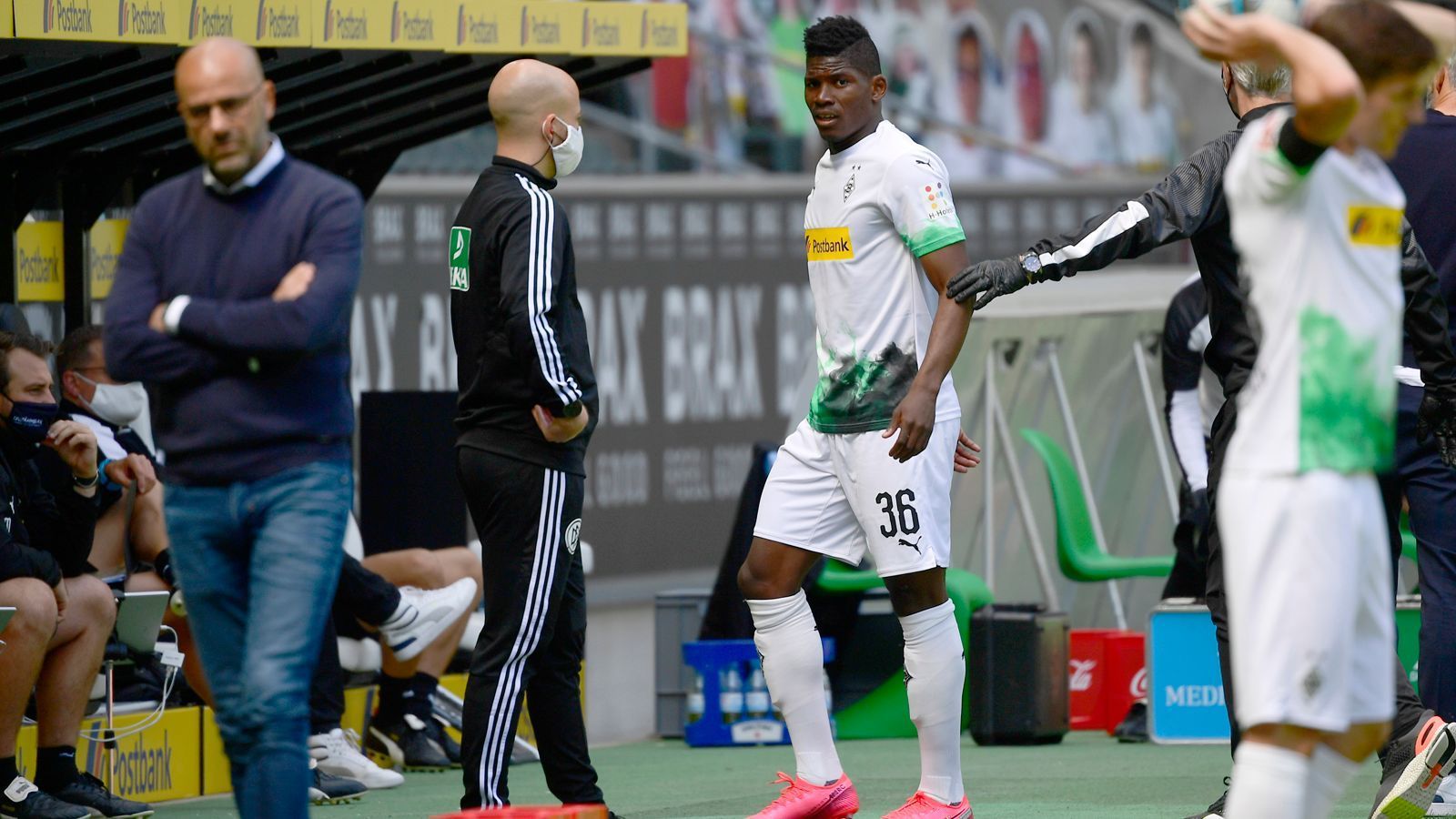 
                <strong>Breel Embolo</strong><br>
                Muss verletzungsbedingt früh runter. Nach einem Foul von Havertz versucht er es noch ein paar Minuten, ehe er dann in der zwölften Minute vom Platz geht. Ohne Note
              