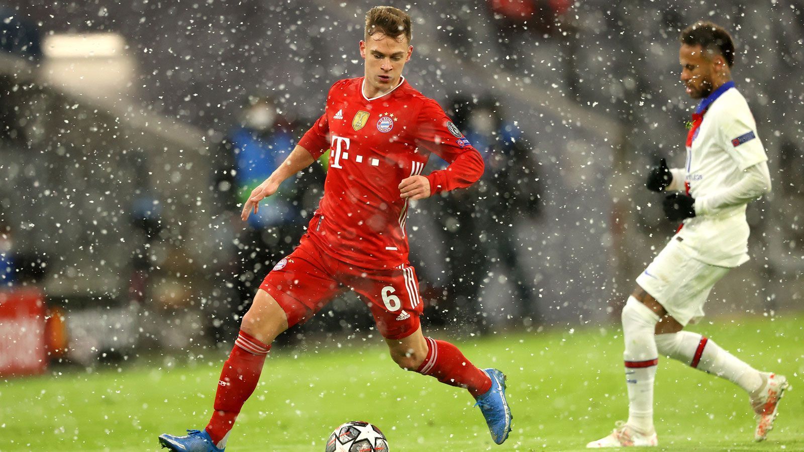 
                <strong>Joshua Kimmich</strong><br>
                Verliert den Ball und kommt dann beim PSG-Konter in der Anfangsphase nicht mehr hinterher. Ist dann aber schnell drin im Spiel und sorgt mit für schnelle Balleroberungen im Mittelfeld und für einige der vielen Angriffe. Auch in Halbzeit zwei sehr engagiert und mit präziser Vorlage zum zwischenzeitlichen 2:2. ran-Note: 2
              