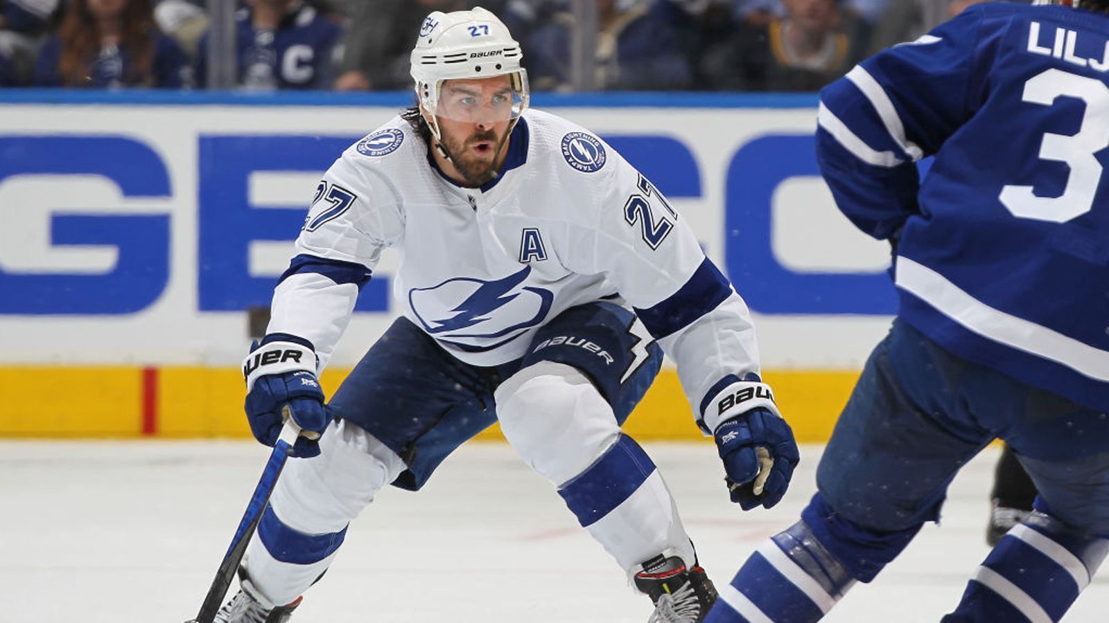 
                <strong>Platz 8: Ryan McDonagh (Tampa Bay Lightning)</strong><br>
                Jahresverdienst in der Saison 2021/22: 6.750.000 Millionen US-Dollar
              