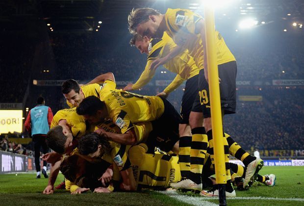 
                <strong>Dortmund feiert Befreiungsschlag gegen Mainz</strong><br>
                Ist das die Wende im Abstiegskampf für den BVB? Die Borussen besiegen den 1. FSV Mainz 05 mit 4:2 und stecken mehrere Rückschläge weg. Der 0:1-Pausenrückstand wirft die Klopp-Elf dieses Mal ebenso wenig aus der Bahn wie der spätere Mainzer Ausgleich zum 2:2.
              