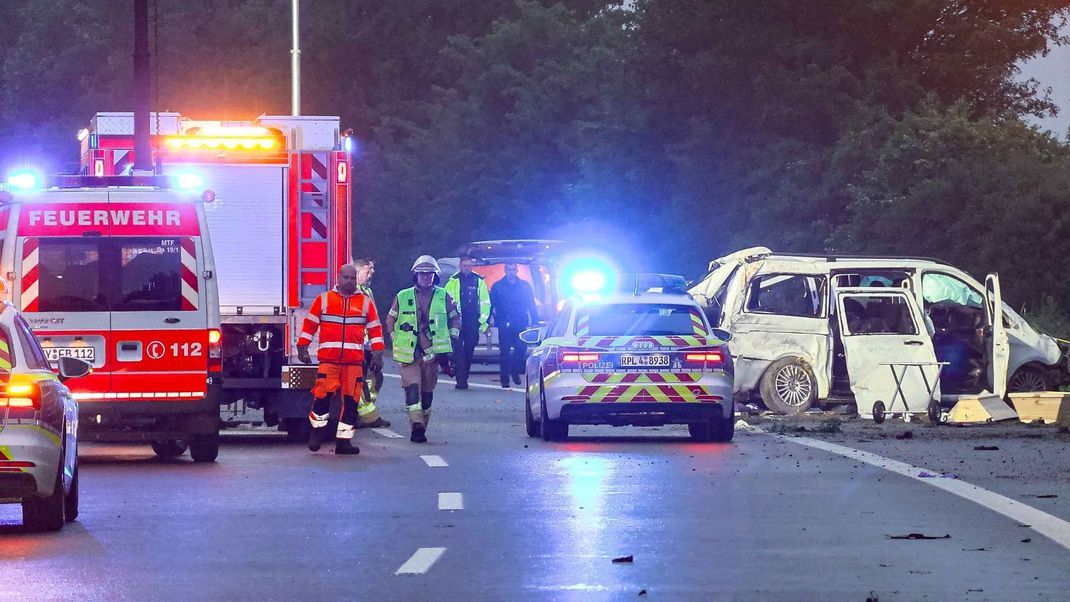 In der Nähe von Koblenz ist es zu einem schweren Unfall auf der A48 gekommen. Drei Menschen kamen dabei ums Leben.
