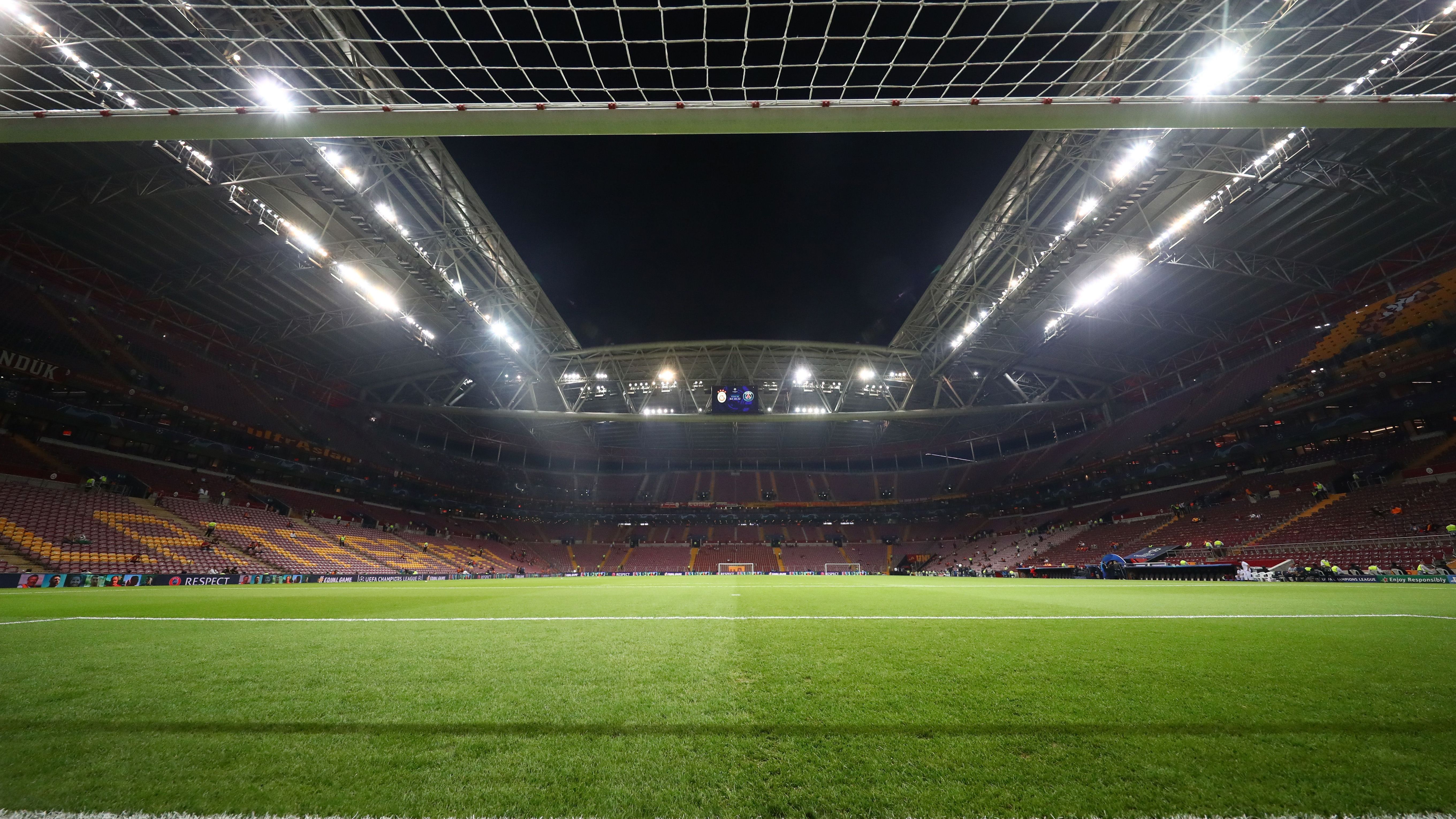 <strong>Rams Park (Istanbul)</strong><br>• Heimverein: Galatasaray<br>• Fassungsvermögen: 52.280 Plätze<br>• Eröffnet: 2011