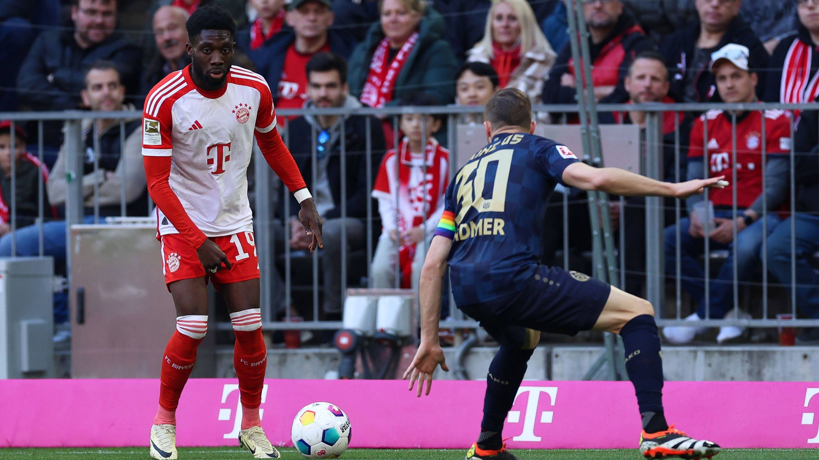 <strong>Alphonso Davies</strong><br>Der abwanderungswillige Kanadier bleibt vom Pech verfolgt. Bei seinem Startelf-Comeback nach überstandener Innenbandzerrung im Knie muss er nach einem Luftkampf mit Widmer wegen einer Gesichtsverletzung schon nach 22 Minuten vom Platz. Für ihn kommt Guerreiro. <strong><em>ran</em>-Note: ohne Bewertung</strong>