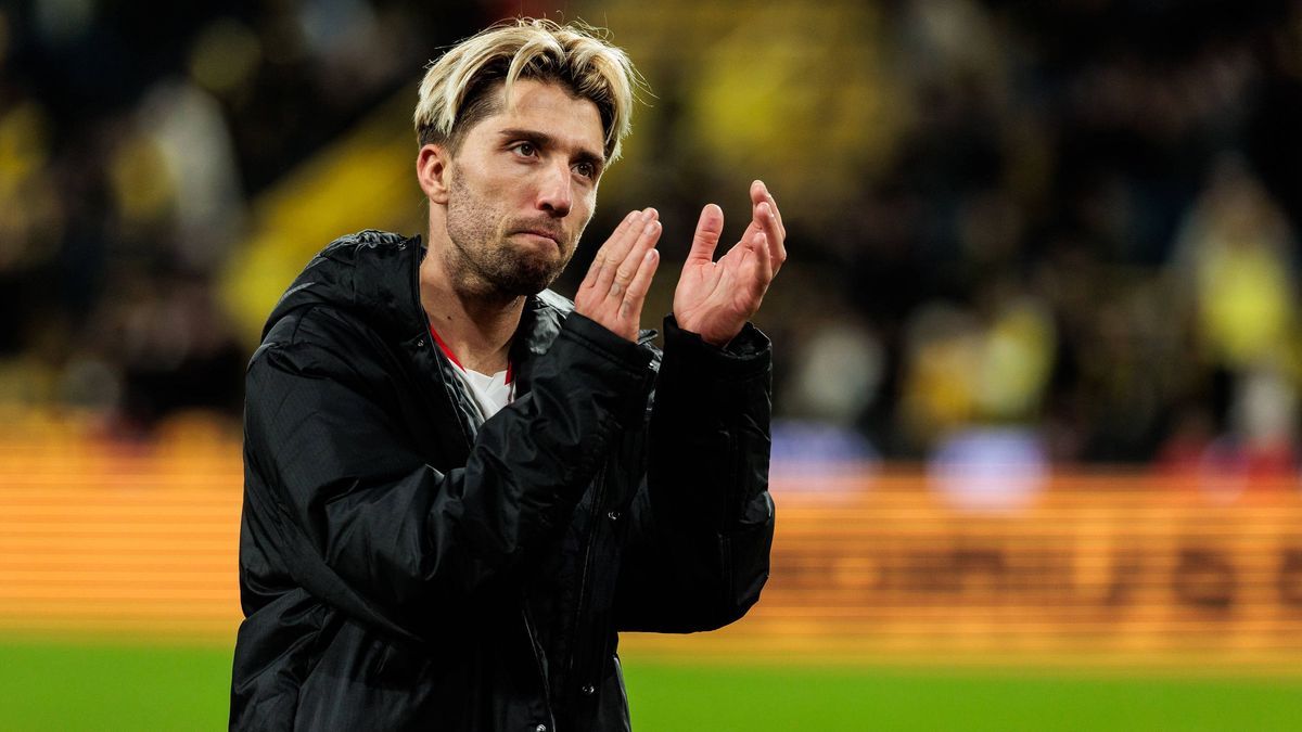 Kevin Kampl feiert die Fans