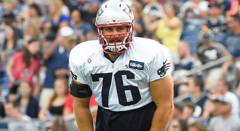 
                <strong>Sebastian Vollmer</strong><br>
                Sebastian Vollmer ist der erfolgreichste deutsche Footballer. Mit den New England Patriots gewann er seinen zweiten Super-Bowl-Ring. Allerdings konnte der Right Tackle aufgrund einer langwierigen Schulter- und Hüftverletzung in der vergangenen Saison nicht auf dem Feld stehen. Wohl auch aufgrund dieser Verletzungen wurde Vollmer kürzlich von den Patriots entlassen.
              