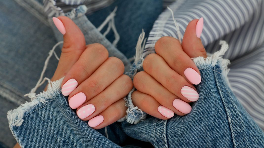 Press-on-Nails in der Soft-Gel-Variante sind derzeit total angesagt - was steckt dahinter?