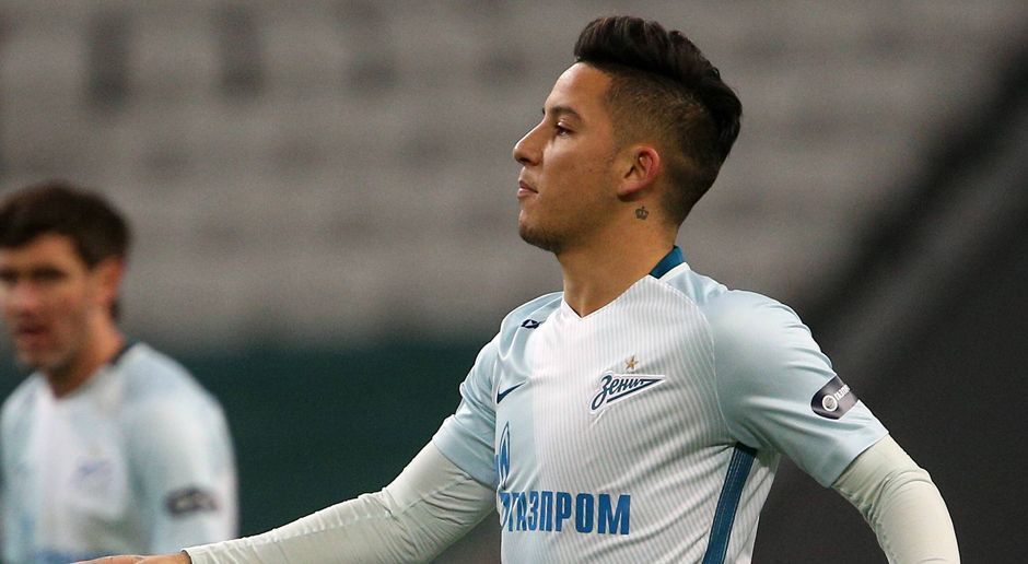 
                <strong>Sebastian Driussi (21 Jahre, Zenit St. Petersburg)</strong><br>
                In der 1. Liga Argentiniens startete der Mittelstürmer voll durch. 18 Tore und drei Vorlagen waren seine stolze Ausbeute in der vergangenen Saison. Für eine Ablöse von 15 Millionen Euro wechselte er im Sommer zum russischen Top-Verein Zenit St. Petersburg. Allzu große Schwierigkeiten bereitete ihm der Wechsel auf einen anderen Kontinent nicht. Er steht bei drei Toren und vier Vorlagen, ist zudem sowohl als Mittelstürmer wie auch als hängende Spitze einsetzbar.
              