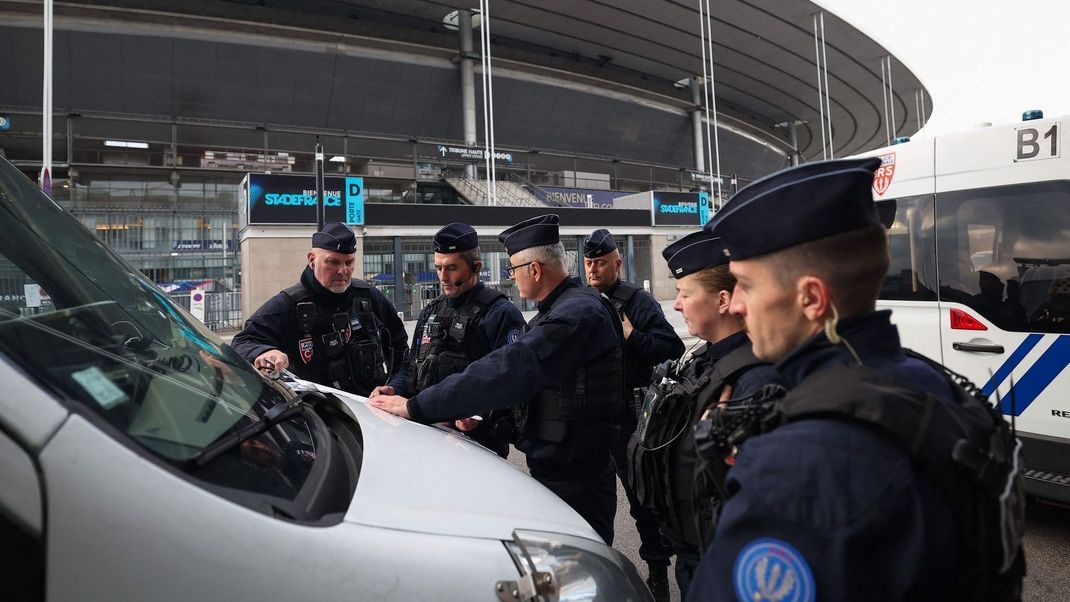 Die französische Polizei bereitet sich auf die Partie zwischen Frankreich und Israel vor.