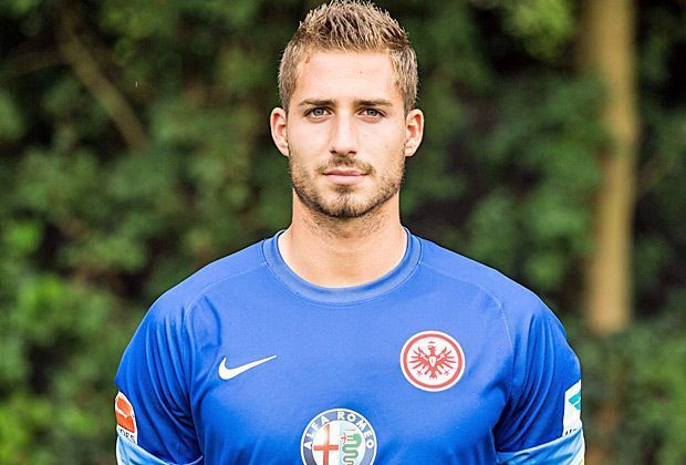 
                <strong>Eintracht Frankfurt - Kevin Trapp</strong><br>
                Der neue Trainer Thomas Schaaf bestimmt Torwart Kevin Trapp zum neuen Anführer der Eintracht. In der vorigen Saison hatte noch Alex Meier dieses Amt inne.
              