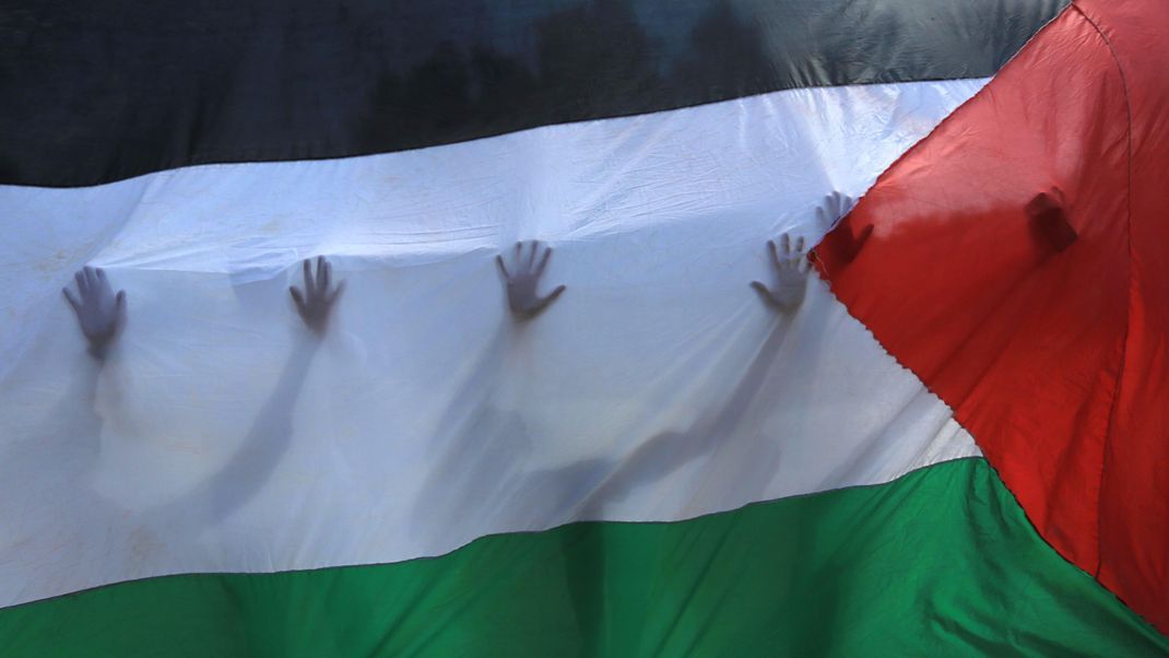 Palästinensische Flagge in Schwarz, Weiß, Grün und Rot: Zu den Ländern, die den Staat Palästina offiziell anerkennen, gehört nun auch Slowenien.