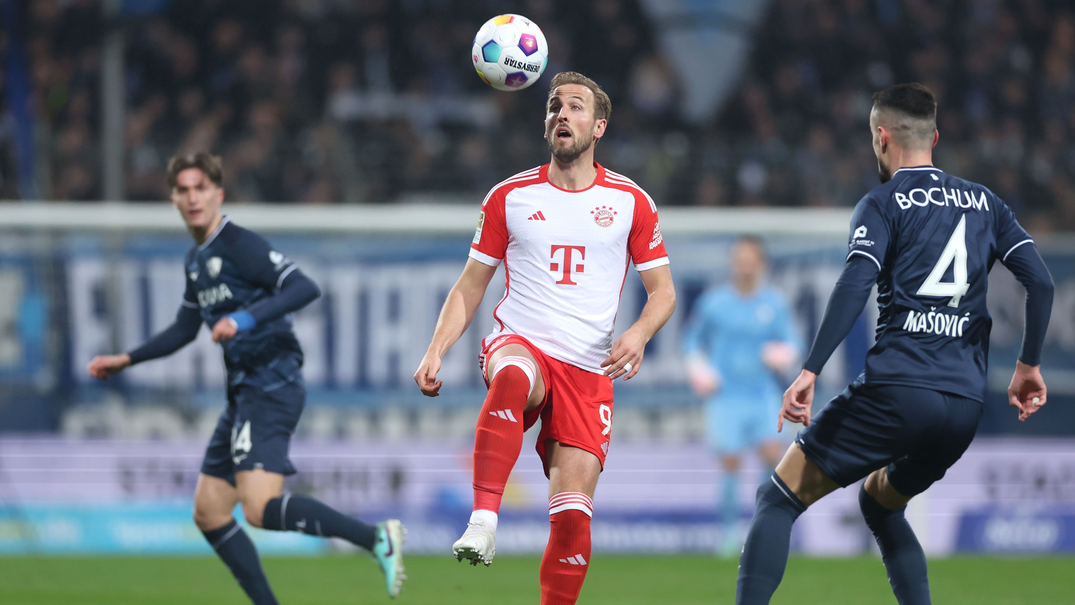 <strong>Harry Kane</strong><br>Zuletzt war er kein Faktor im Bayern-Spiel, hatte kaum Aktionen. In der 19. Minute kommt er endlich zum Torschuss, vergibt aber freistehend. Auch danach sehr bemüht, aber auch sehr glücklos. Schiebt dann in der 87. Minute zum 2:3 rein. <strong><em>ran</em>-Note: 4</strong>