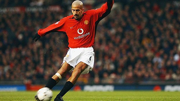 
                <strong>Juan Sebastian Veron zu Manchester United</strong><br>
                Kein Glück in England: Juan Sebastian Veron wechselte 2001 von Lazio Rom zu Manchester United. Ablösesumme: 43 Millionen Euro. In zwei Jahren schoss er elf Tore. Bei Chelsea schaffte er nicht einmal das, nach sieben Spielen in einem Jahr verließ er den Verein. 
              